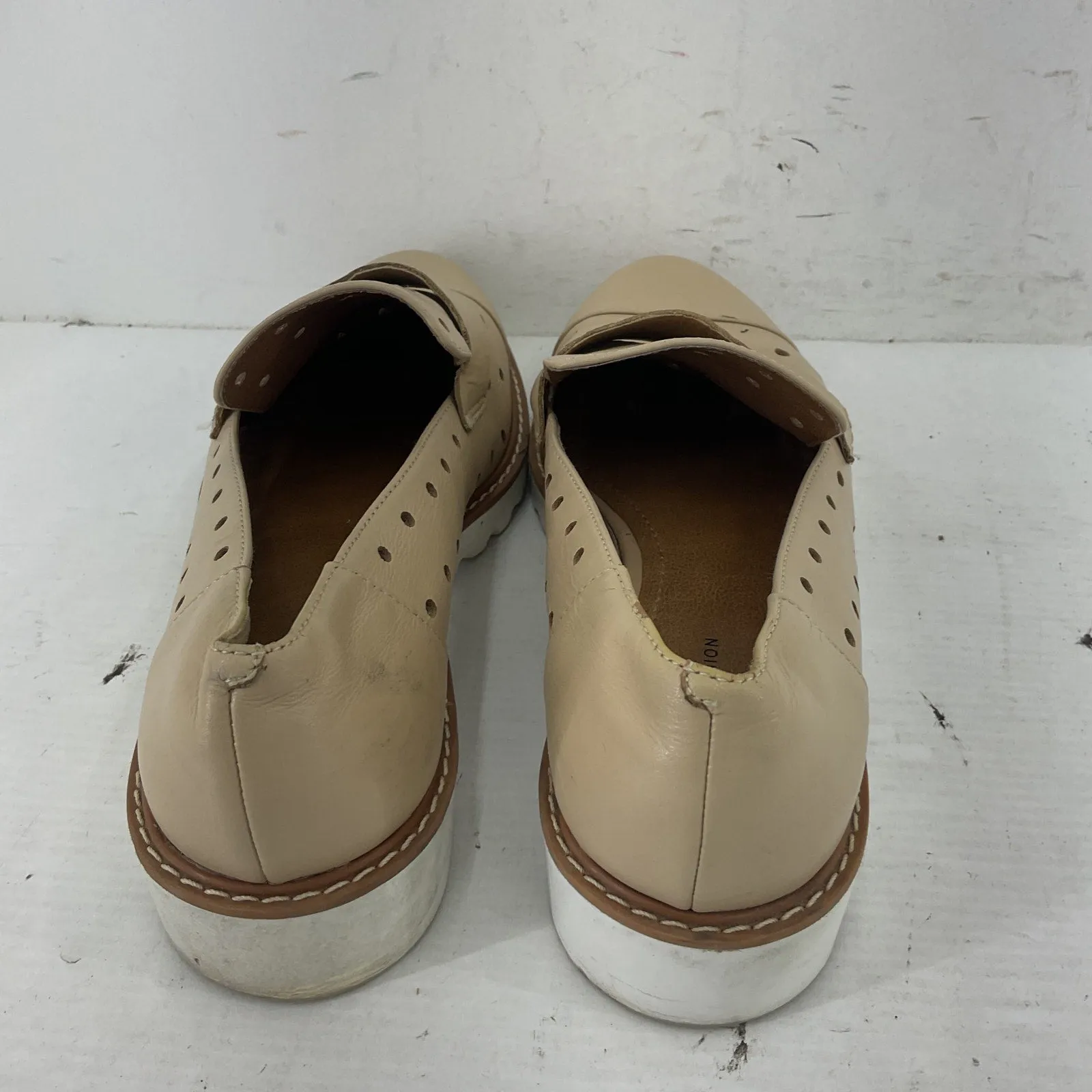 14th & Union Beige Perforated Casual Leather Flats, Women's Size 7 Preowned