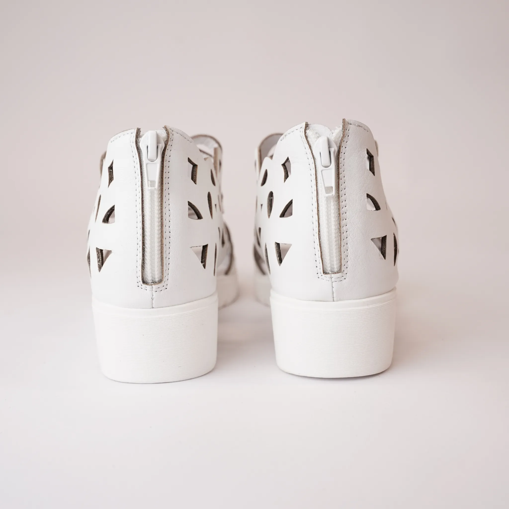 Jelodys White Leather Sandals
