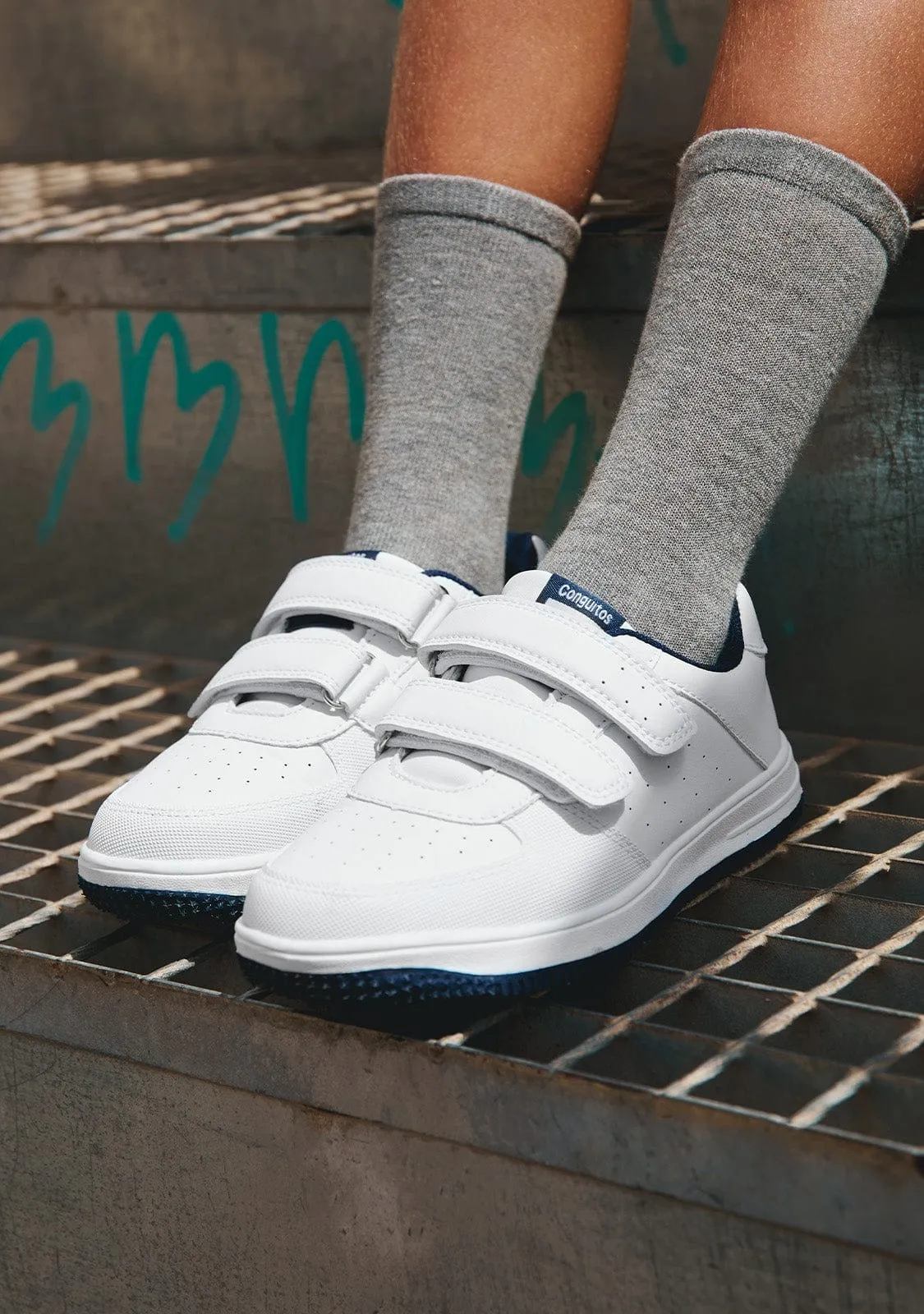 Unisex White / Navy Trainers